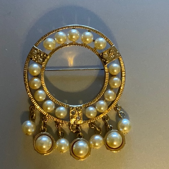 Jewelry - Antique Elegant Gold and Pearl Brooch